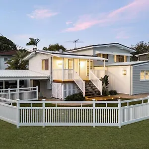Coastal Paradise With Pool , Margate Australia